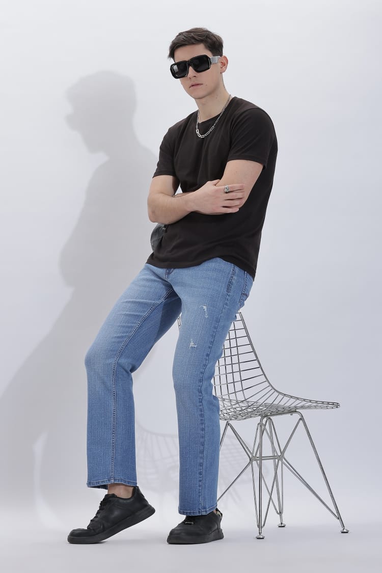 Men's Straight Fit Jeans With Tearing