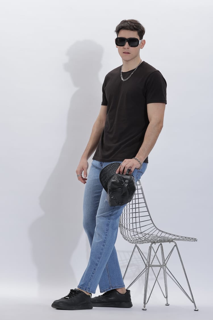 Men's Straight Fit Jeans With Tearing